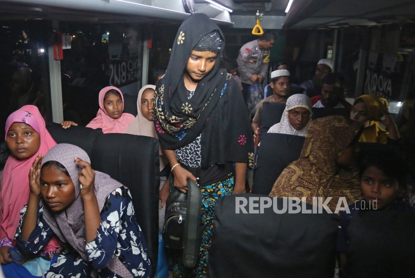 21 Imigran Etnis Rohingya Direlokasi ke Aceh Besar