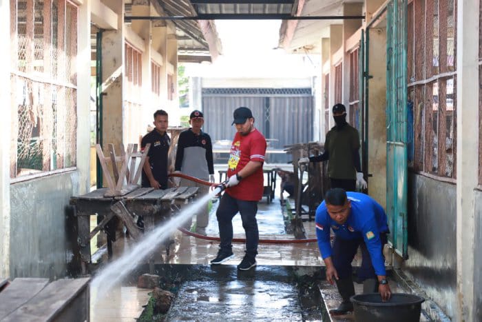 Pj Bupati Aceh Besar Ajak Pelaku Usaha Jaga Kebersihan dan Keasrian di Pasar