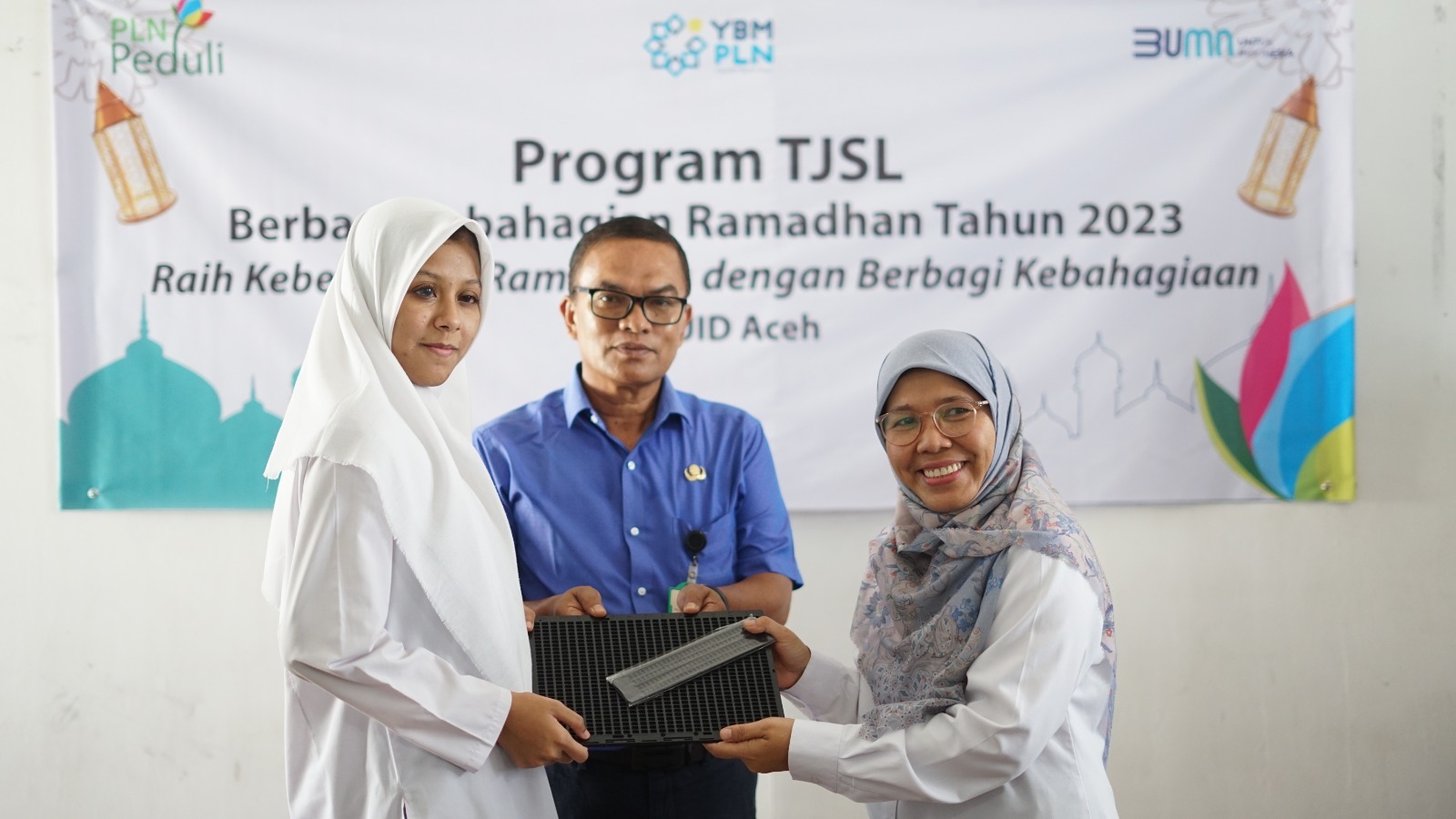 PLN Berikan Bantuan ke Sejumlah Sekolah di Aceh