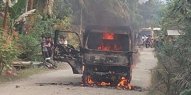 Tabrak Siswa SD, Mobil Truk Dibakar Massa di Aceh Tamiang