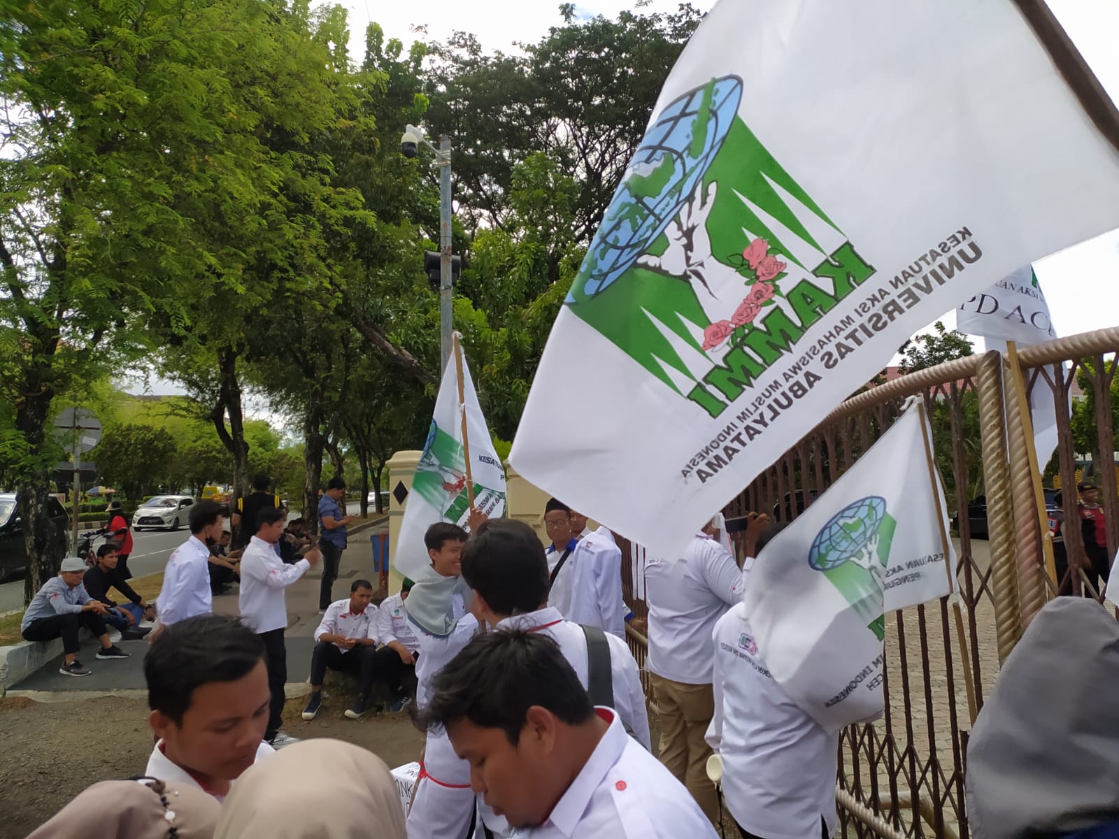 KAMMI Aceh Gelar Aksi Tolak Revisi Qanun LKS di DPRA