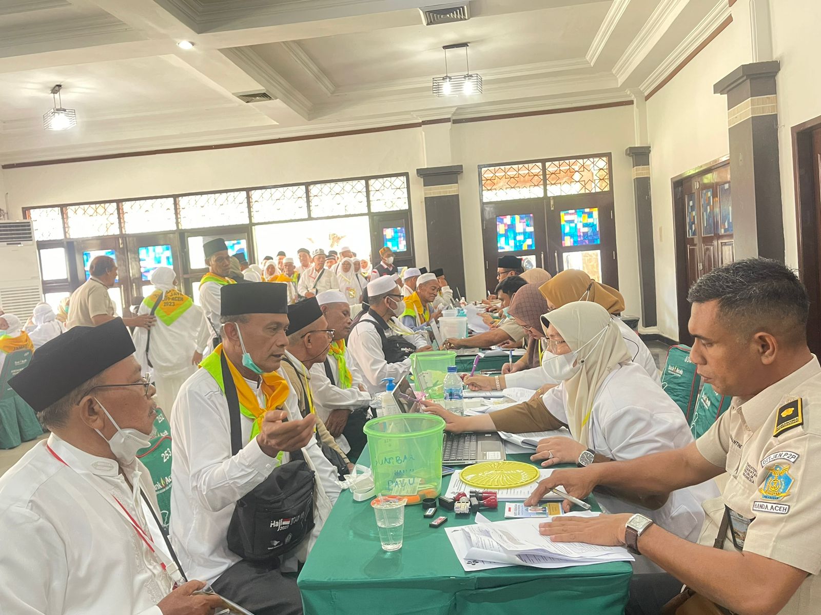 Jemaah Haji Embarkasi Aceh Lakukan Pemeriksaan Kesehatan Terakhir Sebelum Terbang ke Saudi