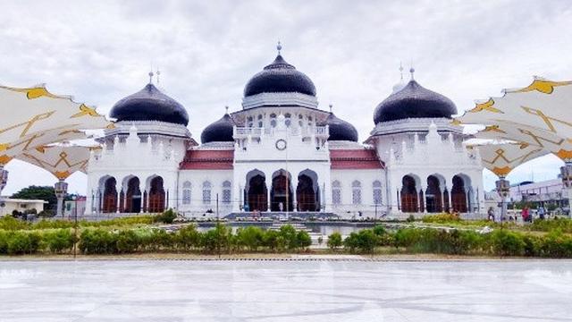 Maraknya Warga Buka Aurat, Rektor UIN Ar-Raniry Nilai Penerapan Syariat Islam di Aceh Lemah