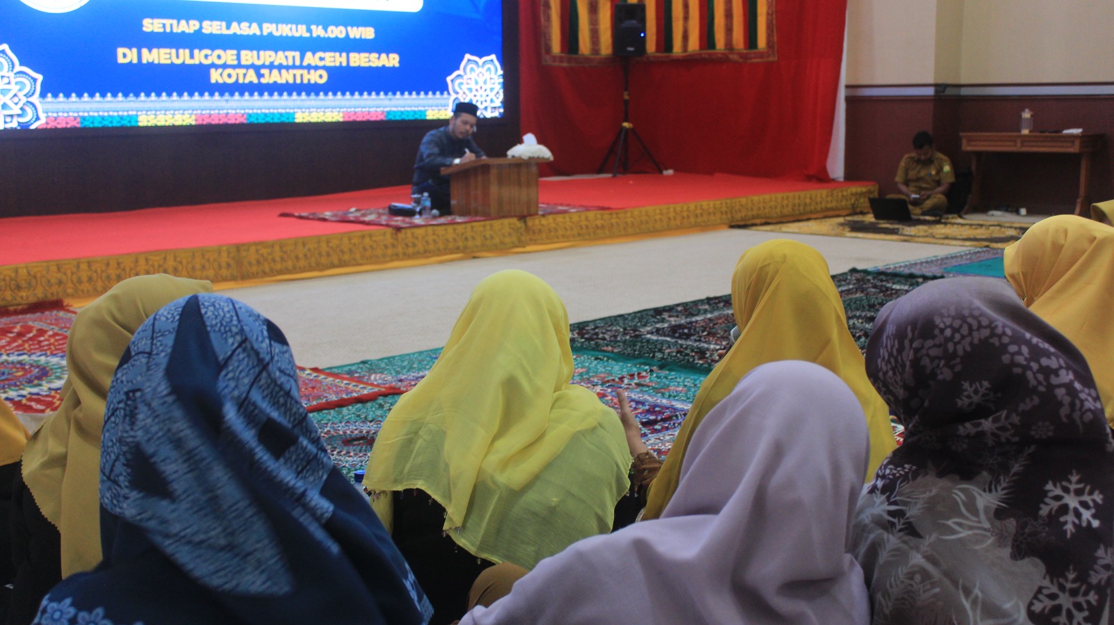 Isi Halaqah Rutin Pengurus TP PKK Aceh Besar, Ini Pesan Ustadz Masrul Aidi