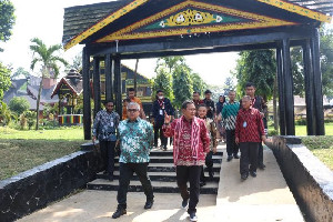 Sekda Aceh dan Dirjen Polpum Kemendagri Kunjungi Anjungan Aceh di TMII, Ini yang Bahas