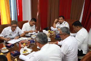 Fokus Pacu Perolehan PAD, Pj Bupati Aceh Besar Gelar Rapat Bersama OPD