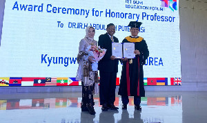Senator Aceh Abdullah Puteh Terima Gelar Profesor Kehormatan dari Universitas Kyungwoon Korea