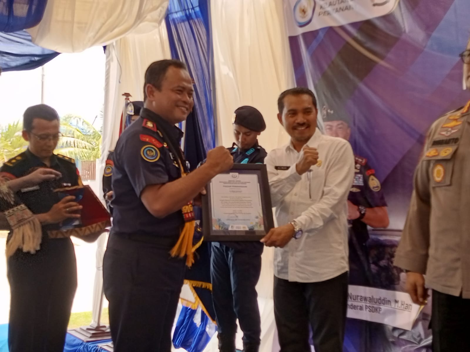 Pj Gubernur Aceh Dianugerahi Penghargaan atas Dukungan Program Nasional Pemberantasan Destructive Fishing