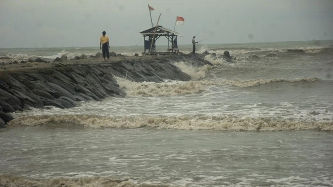 Waspada Gelombang Tinggi Hingga 6 Meter Wilayah Perairan Indonesia