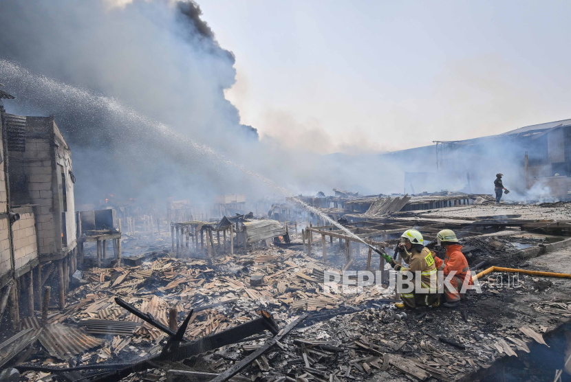 200 KK Terdampak Kebakaran di Kapuk Muara Jakut