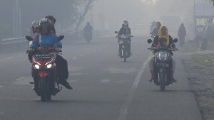 Kabut Asap Akibat Karhutla di Aceh Barat, Warga Hati-hati Saat Melintas di Jalan