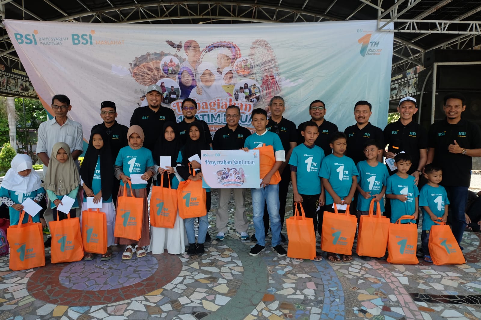 Milad ke-1, BSI Maslahat Perwakilan Aceh Bahagiakan Yatim Dhuafa di Wisata Impian Kuta Malaka