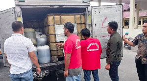 Timbun 1,5 Ton BBM Biosolar Subsidi, 2 Pelaku di Aceh Barat Ditangkap