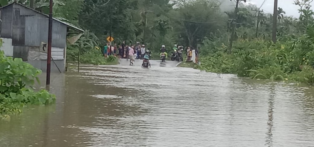 Akibat Hujan Deras Tiga Kecamatan di Kabupaten Simeulue Banjir, Air Capai 80 Sentimeter