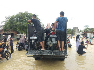 Jalan Lintas Antar Kecamatan di Aceh Utara Terendam Banjir, Aktifitas Warga Lumpuh Total