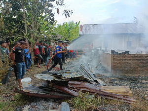 Satu Unit Rumah Terbakar di Samudera, Polisi Amankan TKP