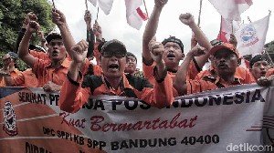 Merasa di Tindas Direksi, Pekerja Pos Indonesia Gelar Aksi di Istana Negara