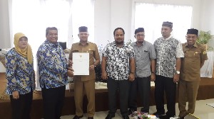 Ombudsman RI Serahkan Raport Kepatuhan Kepada Aceh Besar
