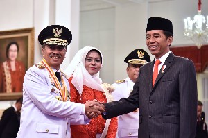 Presiden Jokowi Lantik Syamsuar dan Edy Nasution Jadi Gubernur dan Wagub Riau 2019-2024