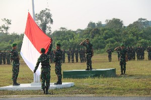 Prajurit Brigif 25/Siwah laksanakan Upacara Bendera