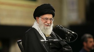 Khamenei: 'Kematian bagi Amerika' Ditujukan Pada 'Para Pemimpin AS, Bukan Orang'