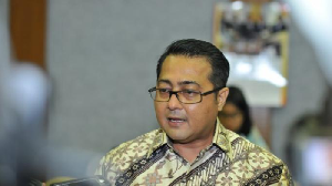 Teuku Riefky Harysa : Perlu Gebrakan dalam Mendorong Sektor Ekonomi Aceh