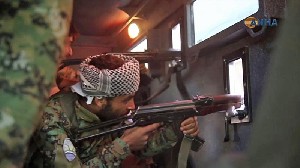 Kurdi Yang Didukung AS Menentang ISIL di Suriah