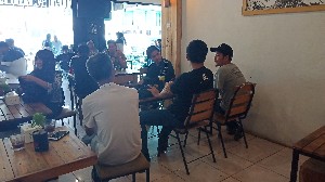 Putra Jokowi Ngevlog Di Morden Cafe Banda Aceh