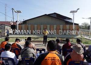 FE Unmuha Serahkan 600 Bunga untuk Kawasan Krueng Daroy, Wali Kota Ajak Warga Ikut Merawat
