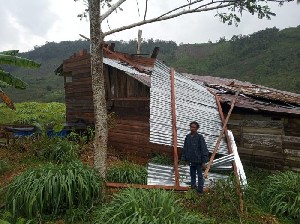 Angin Puting Beliung Merusak Dua Rumah Warga di Kampung Antara Aceh Tengah