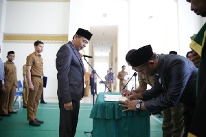 Sekdakab Aceh Besar Lantik 12 Pejabat Eselon III dan IV, Ini Pesannya