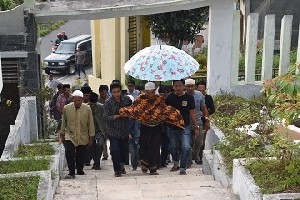 Jenazah Balita Bocor Jantung Dimakamkan di Kompleks Pemakaman Ilyas Leube