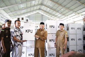 Cek Logistik Pemilu, Bupati Optimis Pemilu Di Aceh Besar Sukses