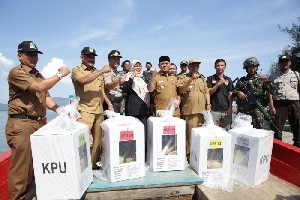 Bupati Aceh Besar Lepas Logistik Pemilu Menuju Pulo Aceh