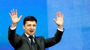 Komedian Volodymyr Zelensky Memenangkan Pemilihan Presiden Ukraina
