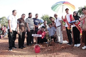 Wali Kota Tandatangani Prasasti Penanaman Pohon Jeumpa dan Seulanga di Tanjung Pinang