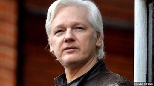 Julian Assange Melawan Ekstradisi ke AS