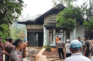 Ditinggal Shalat Zuhur, Rumah Usman Ali Terbakar