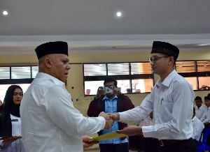 Bupati Aceh Tengah Serahkan 242 SK CPNS