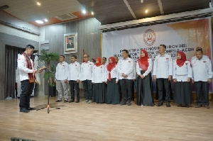 Raja Sapta Oktohari Lantik Darwati A Gani sebagai Ketua ISSI Aceh