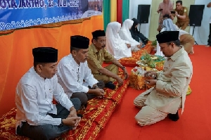 Bupati Aceh Besar Peusijuk Calon Jama'ah Haji ASN Aceh Besar