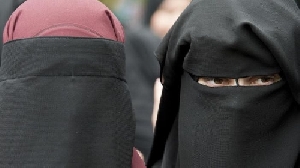 Arab Saudi Segera Izinkan Perempuan Pergi Tanpa Muhrim