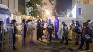 Protes Tiga Hari Dimulai Di Bandara Hong Kong