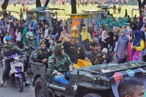 Di Banda Aceh, Pawai Budaya dan Karnaval Mobil Hias Sedot Puluhan Ribu Penonton