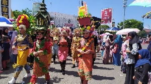 Meriah, Karnaval HUT RI Ke 74 di Banda Aceh