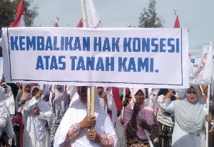 Ibu-ibu IKBAL Demo di Arun, Tuntut Dirikan Monumen Blang Lancang