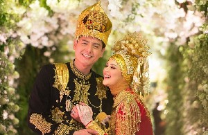 Pernikahan Cut Meyriska dan Roger Danuarta Bernuansa Adat Aceh