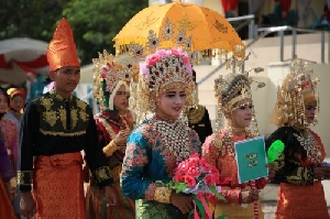 Plh Sekda Aceh Besar Lepas Peserta Pawai Karnaval HUT RI ke-74