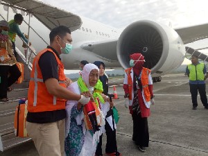 Jemaah Haji Kloter 2 Tiba di Banda Aceh, 2 Meninggal Dunia