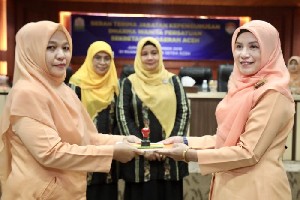 Safrida Yuliani Resmi Jadi Ketua Dharma Wanita Setda Aceh